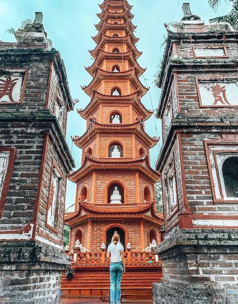 Gắn liền với thủ đô là chùa trấn quốc lịch sử