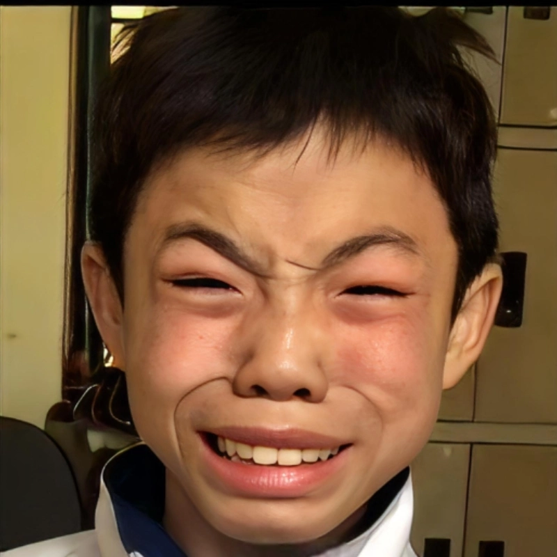 Vừa khóc vừa cười meme thể hiện cảm xúc hỗn hợp, vừa vui vừa buồn trong cùng một khoảnh khắc