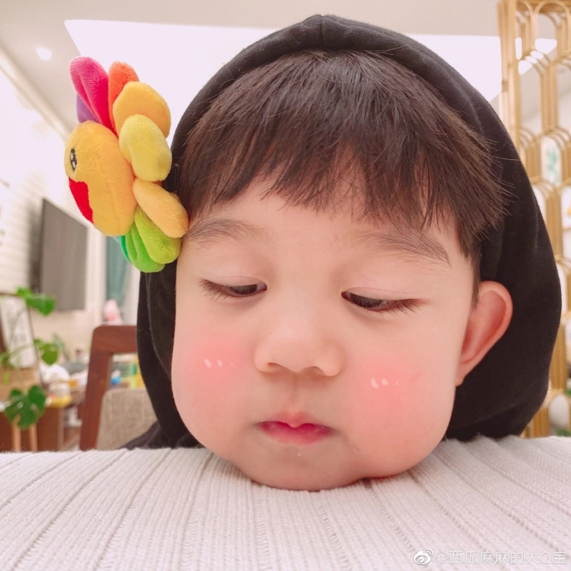 Em bé meme dễ thương khiến ai cũng muốn cưng nựng