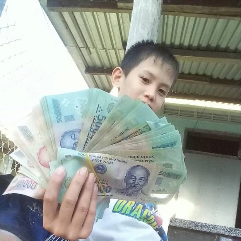 Những ảnh meme đưa tiền cực vui nhộn sẽ làm bạn bật cười không ngừng