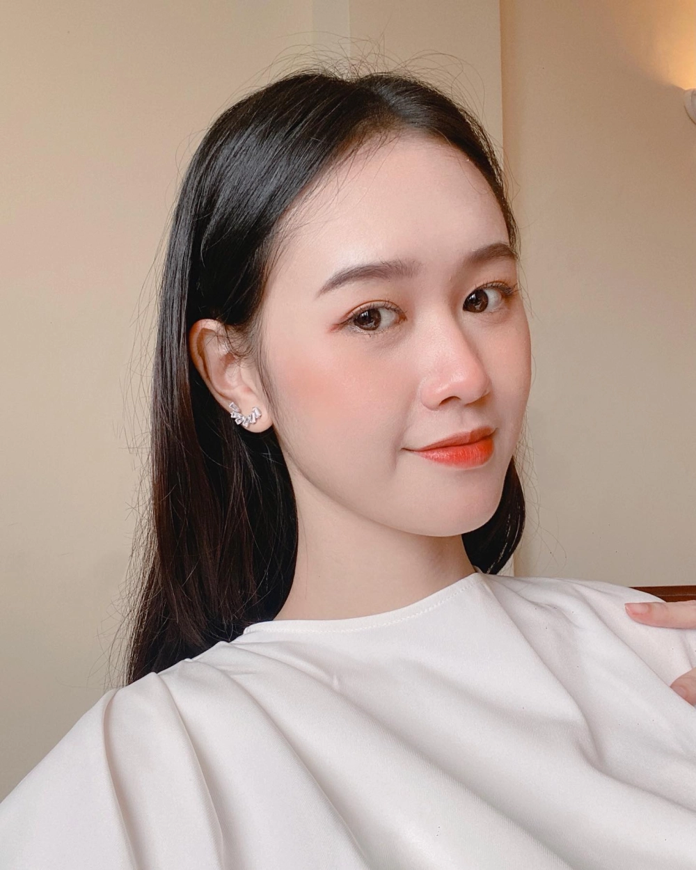 Tìm hiểu về lời bài hát là Anh Phạm lịch, một trong những bài hát đáng chú ý của anh.