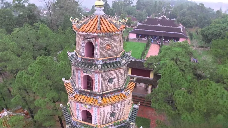 Trầm trồ trước kiến trúc chùa thiên mụ đậm chất Phật giáo