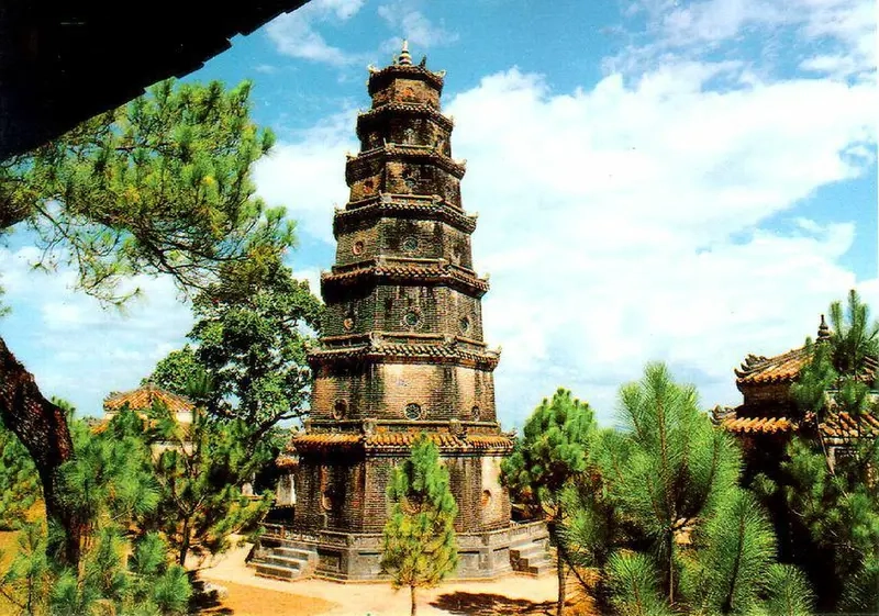 Tuyển tập tranh chùa thiên mụ giàu tính nghệ thuật