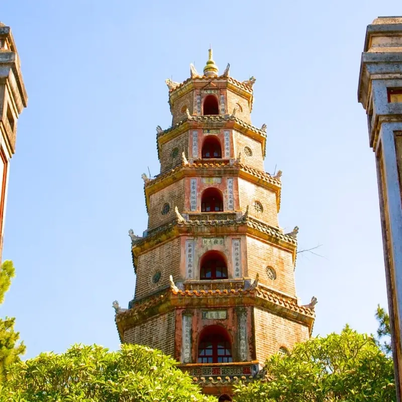 Nội điện trang nghiêm điện đại hùng chùa thiên mụ