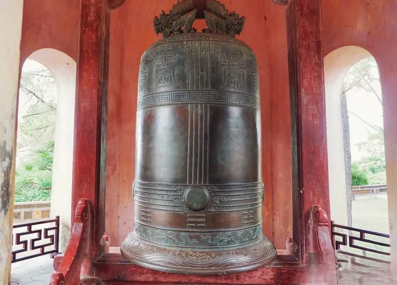 Âm vang linh thiêng của chuông chùa thiên mụ cổ đại