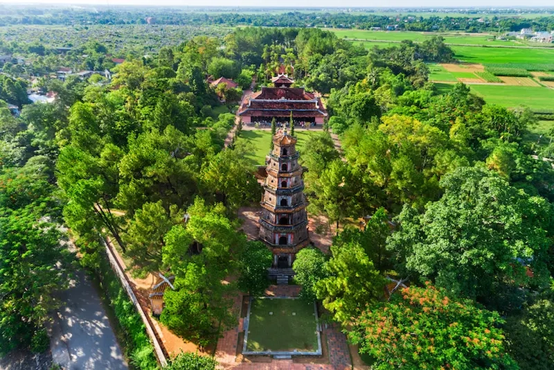Khám phá chùa thiên mụ lăng minh mạng độc đáo của Huế