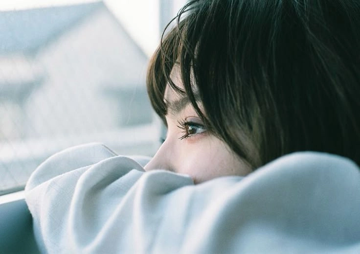 hình nền khóc nữ phù hợp khi bạn muốn im lặng