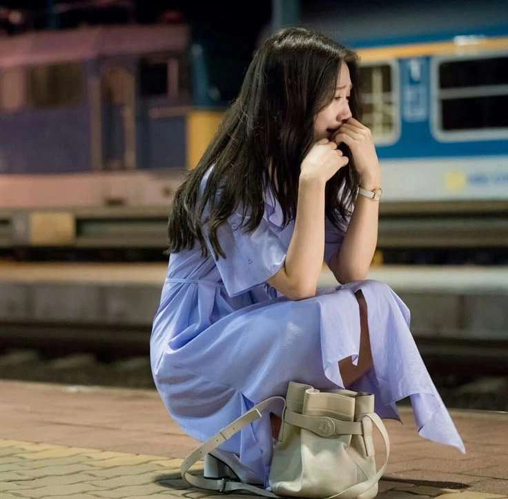 tải ảnh con gái khóc dùng làm avatar buồn khóc