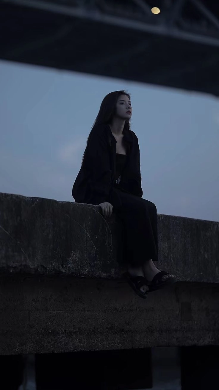 ảnh buồn cho nữ giọt lệ rơi trên má