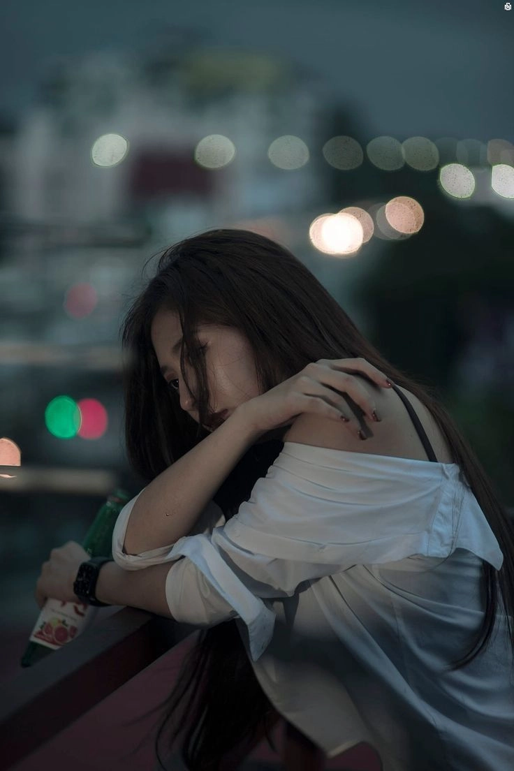Nỗi đau không lời qua hình ảnh về thất tình