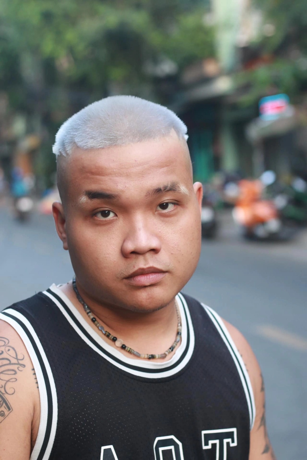 hai thế giới blacka là một ca khúc kết hợp giữa âm nhạc và các yếu tố văn hóa độc đáo