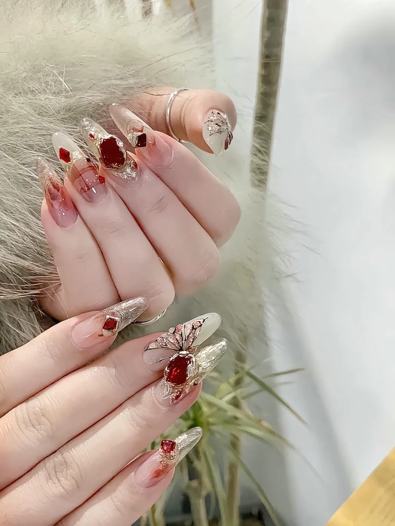 Mẫu nail đơn giản móng nhọn nàng yêu thích sự cá tính