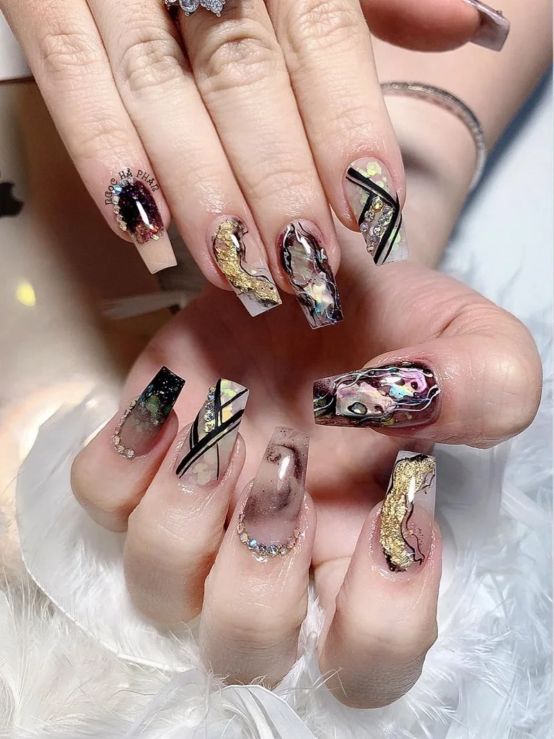 Mẫu nail ẩn xà cừ đơn giản hot trend nàng nên thử