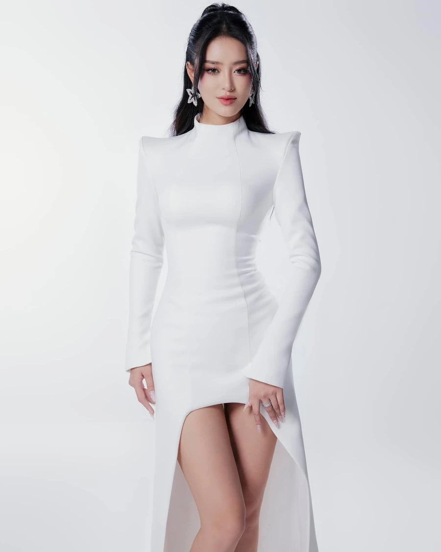 Tiểu sử Bùi Khánh Linh