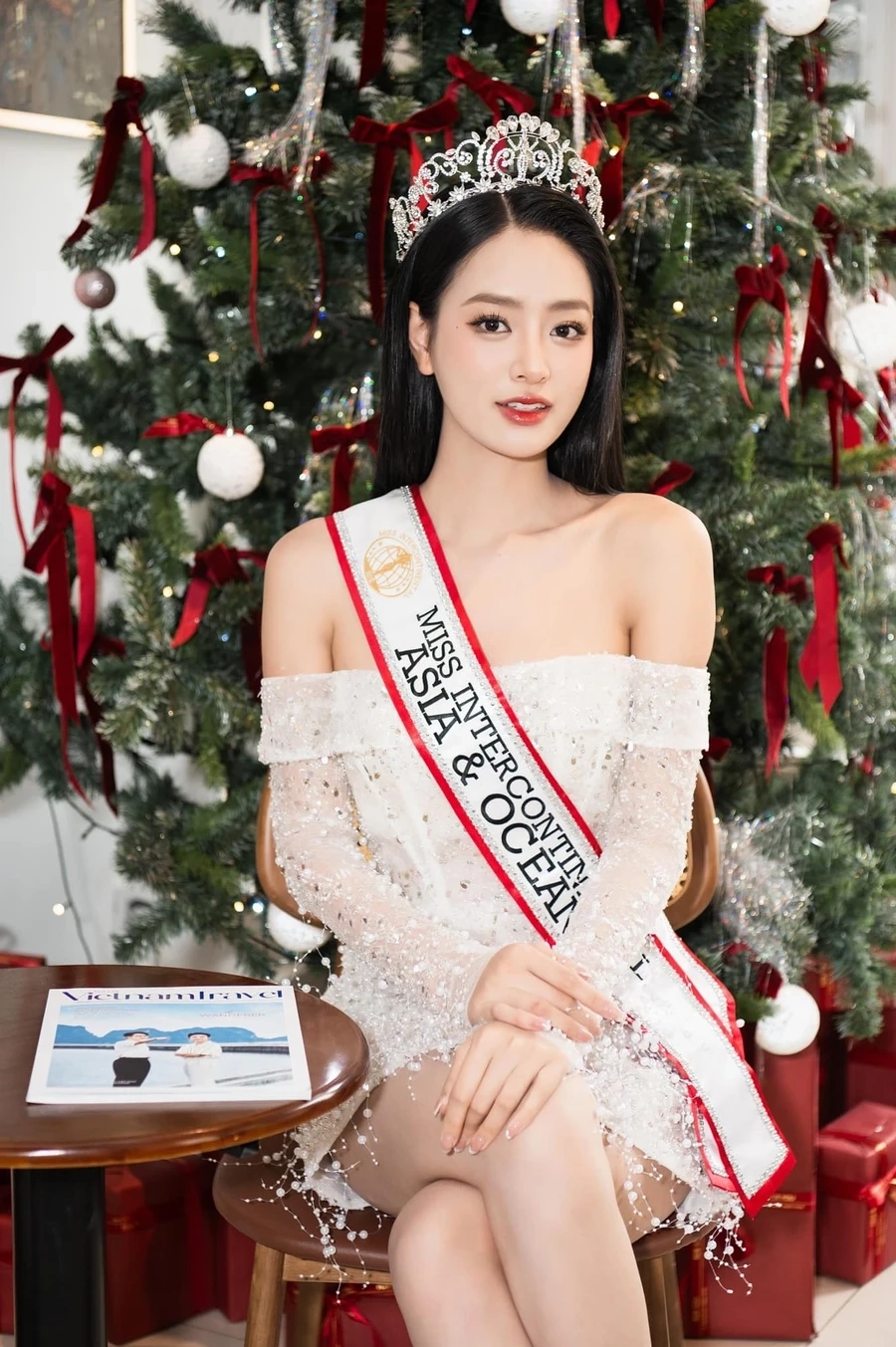 Bùi Khánh Linh tuổi 23 vẫn trẻ trung năng động