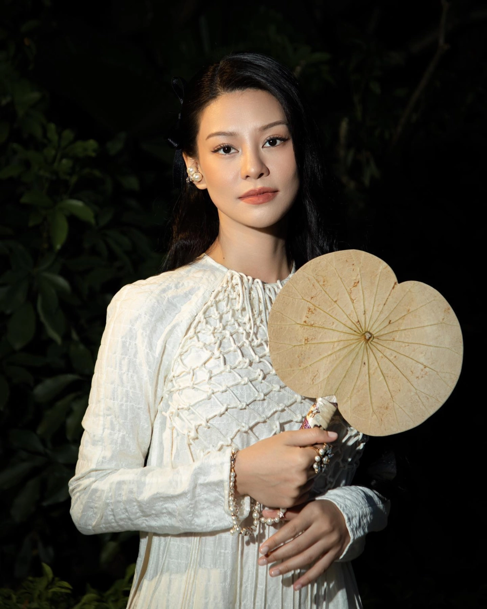 Cấm Đoán Bùi Lan Hương là bài hát về tình yêu với sự sáng tạo trong ca từ và giai điệu