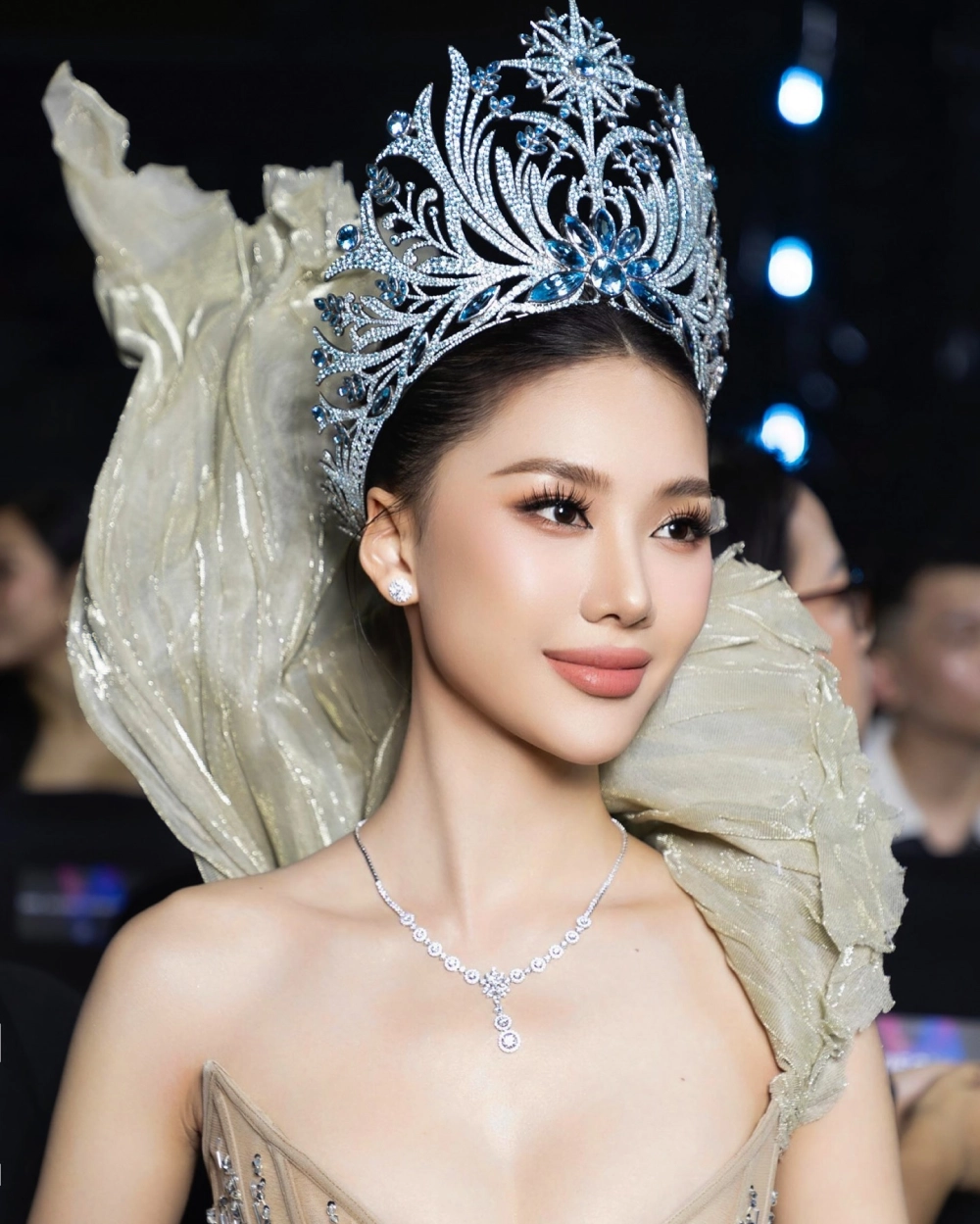 Bùi Quỳnh Hoa là Hoa Hậu với phong cách và tài năng đặc biệt