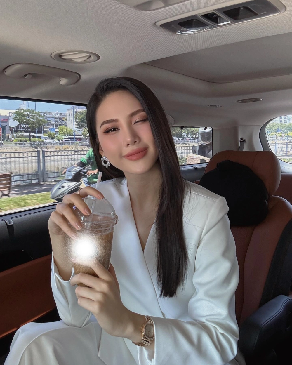 Bùi Quỳnh Hoa thể hiện tài năng và bản lĩnh xuất sắc trong cuộc thi Hoa Hậu Hoàn Vũ