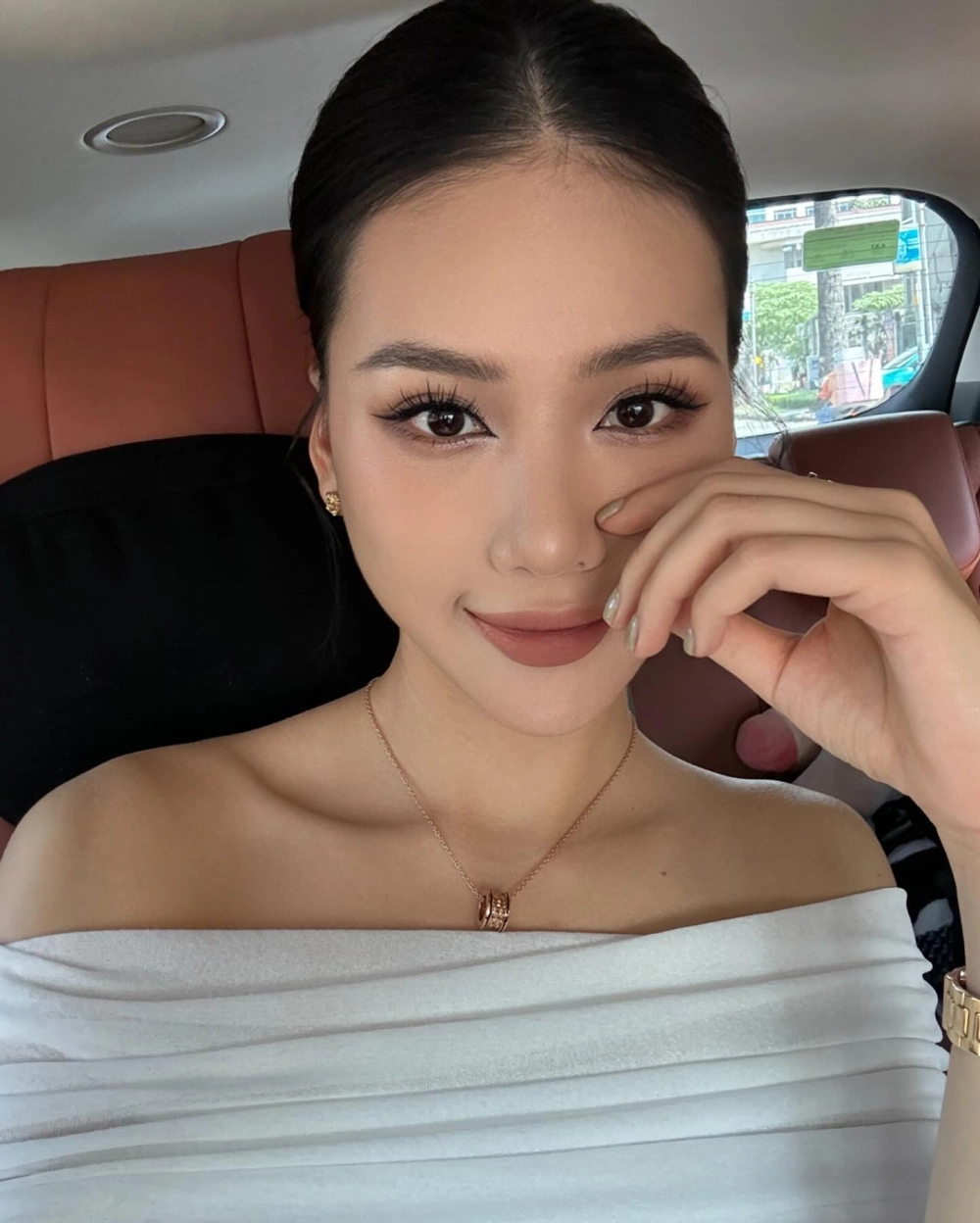 Vương miện Bùi Quỳnh Hoa chính là minh chứng cho tài năng và sắc đẹp của cô