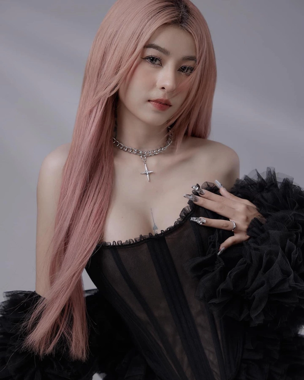 Sôi động cùng bản hit Yêu đừng có nhây - Hana Cẩm Tiên