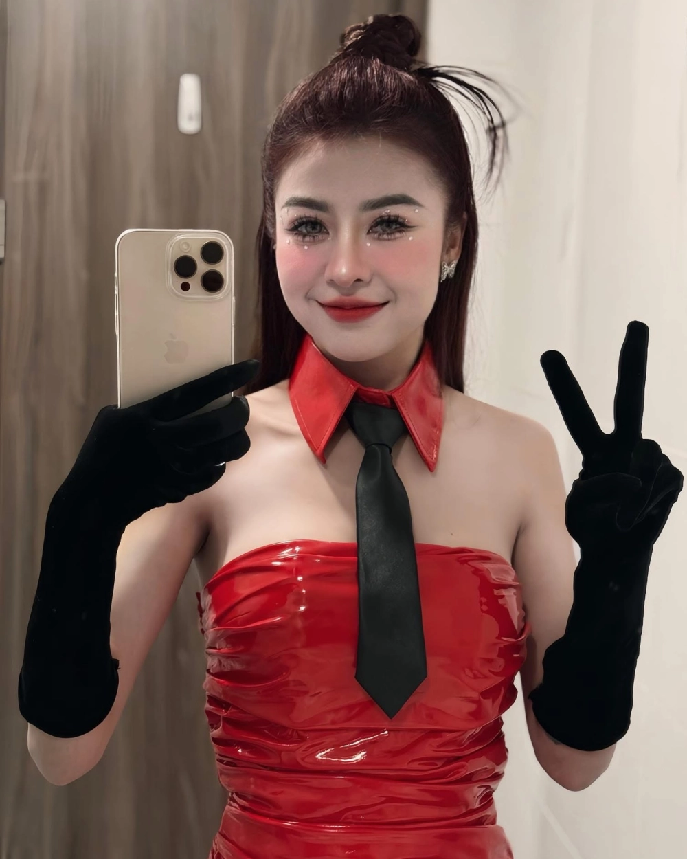 Đàn cổ Cẩm Tiên mang đến những giai điệu ngọt ngào và sâu lắng, gợi nhớ về văn hóa dân tộc