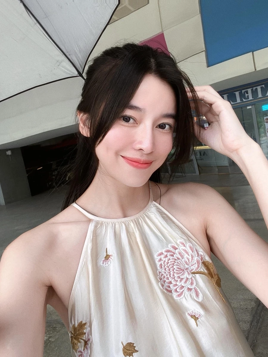 Thần thái ngút trời từ siêu mẫu Cao Thái Hà
