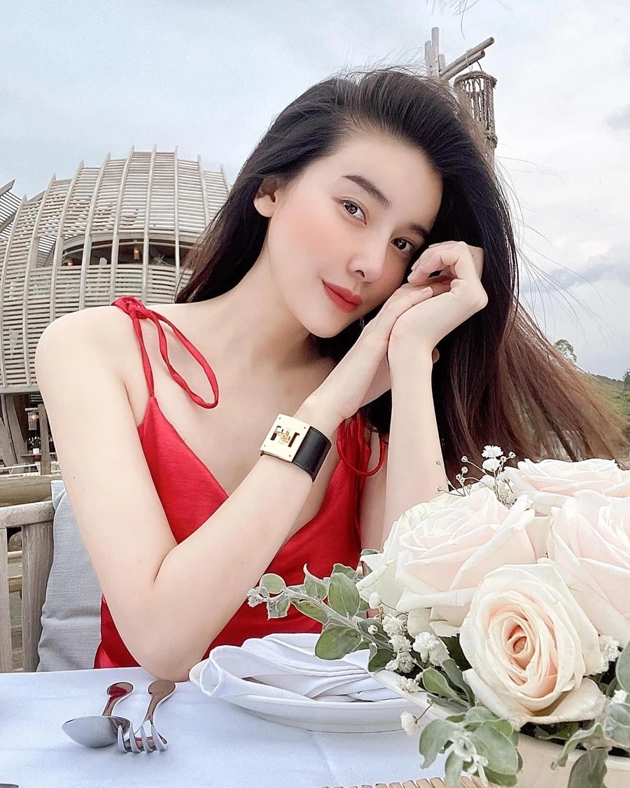 Phong thái hoa hậu Cao Thái Hà gây ấn tượng mạnh
