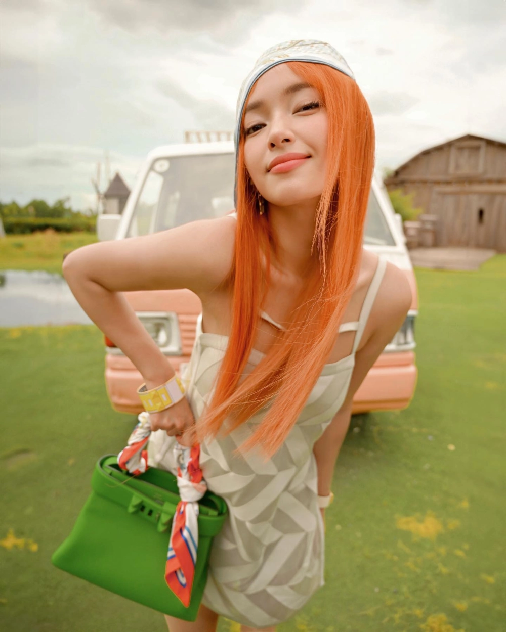 Châu Bùi Instagram là nơi cô chia sẻ những hình ảnh và phong cách thời trang ấn tượng
