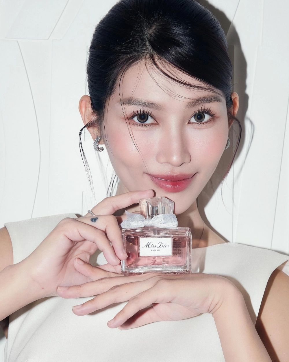 Chế Nguyễn Quỳnh Châu hiện tại bao nhiêu tuổi và đang làm gì trong sự nghiệp