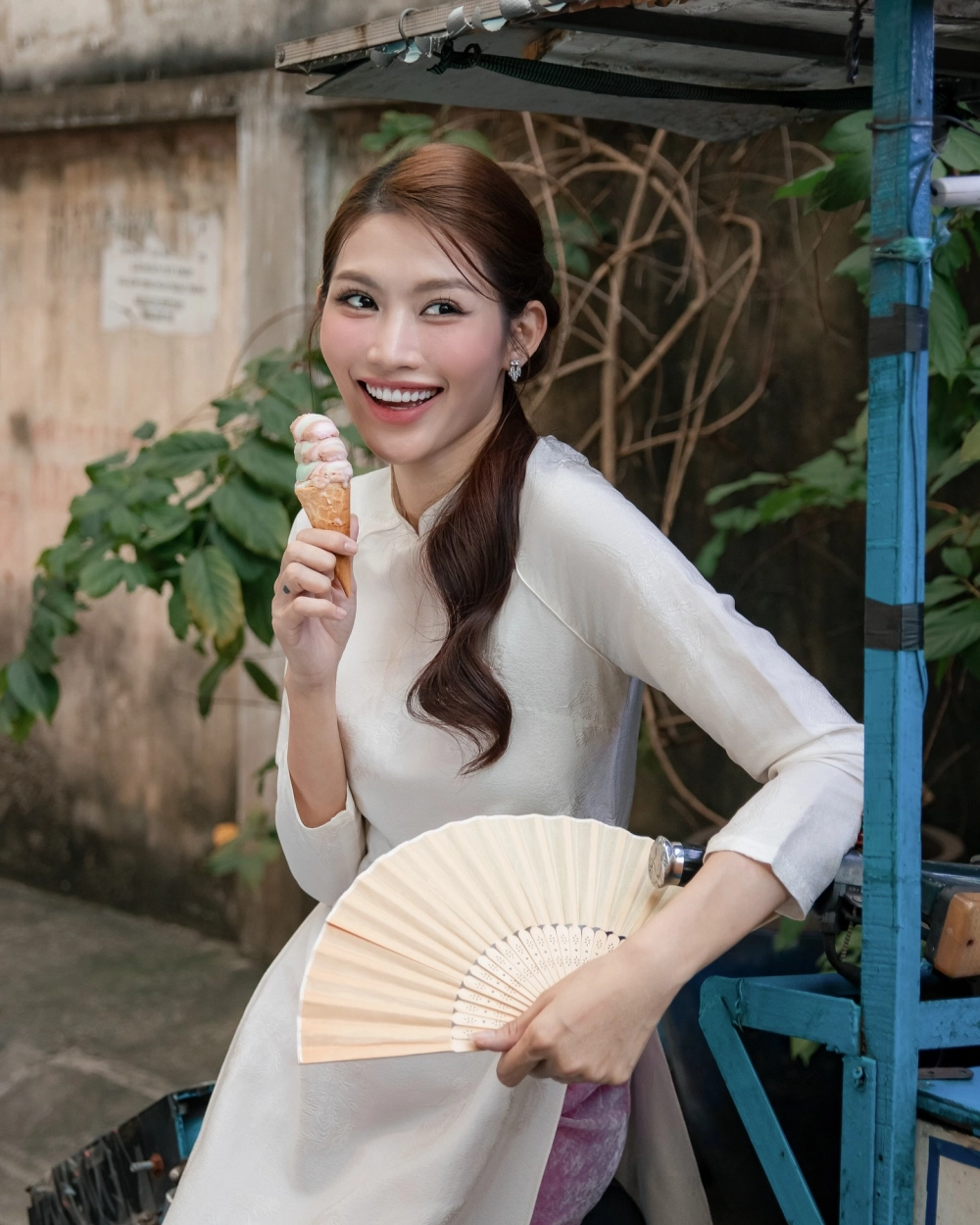 Chế Nguyễn Quỳnh Châu là người mẫu nổi tiếng với vẻ đẹp quyến rũ và tài năng