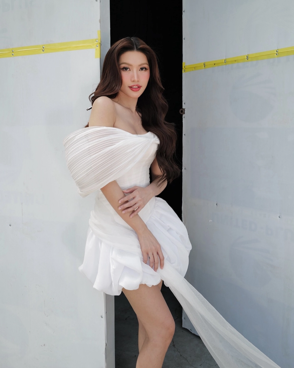 Người mẫu Chế Nguyễn Quỳnh Châu với gu thời trang ấn tượng trên sàn catwalk