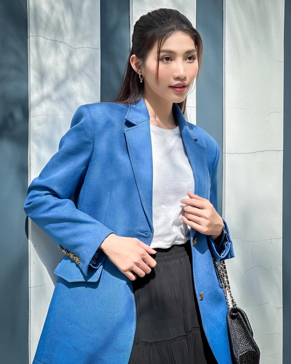 Chế Nguyễn Quỳnh Châu là một gương mặt nổi bật trong ngành sắc đẹp và điện ảnh Việt Nam