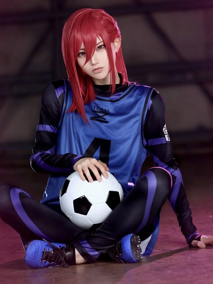 Chigiri Hyoma cosplay tái hiện mái tóc đỏ cực chuẩn