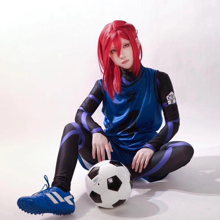 Cosplay Chigiri ghi điểm với thần thái lạnh lùng