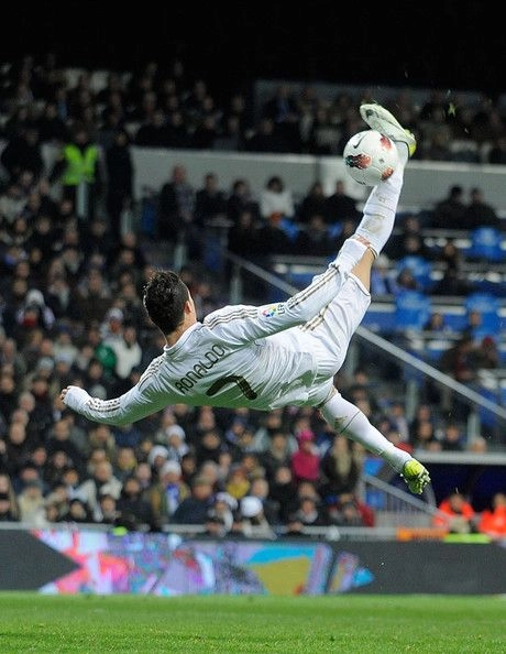 cầu thủ đá bóng ronaldo nổi bật cá tính