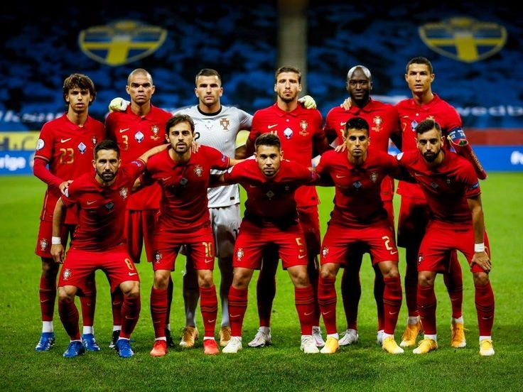 đá bóng ronaldo với phong độ thần sầu