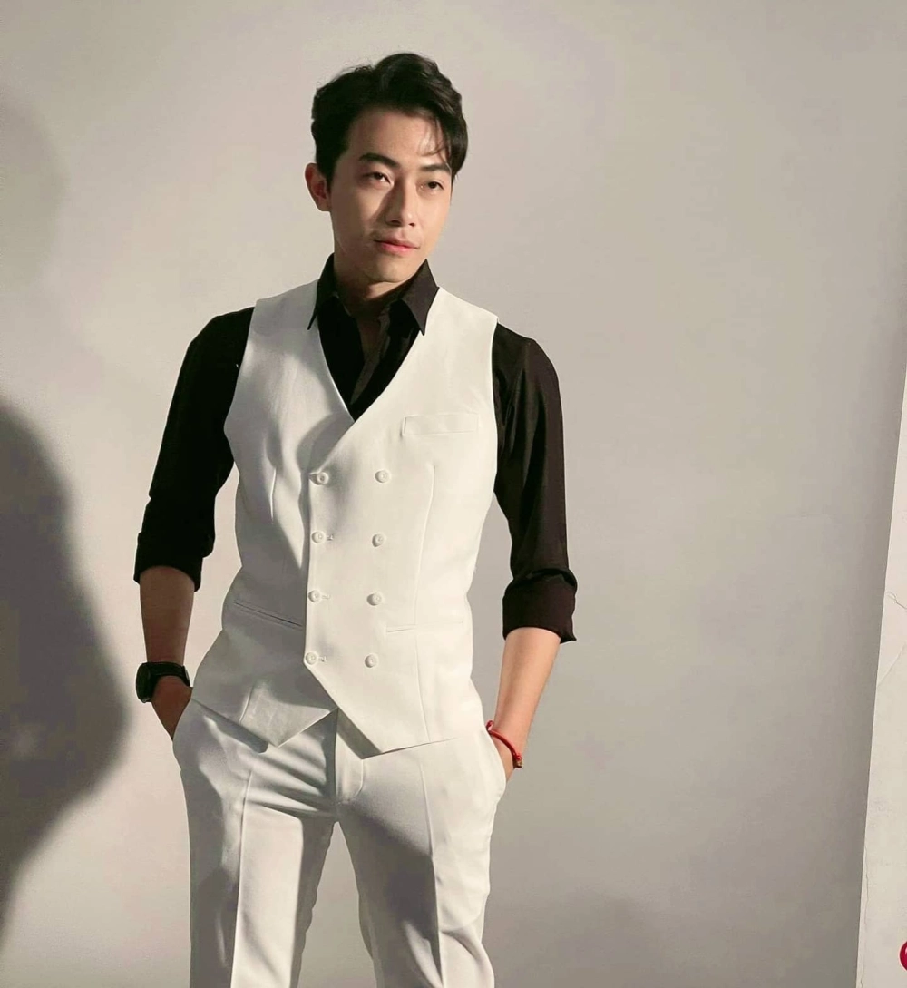 Cris Phan Mixi Cup cùng dàn streamer khuấy đảo sân bóng phủi