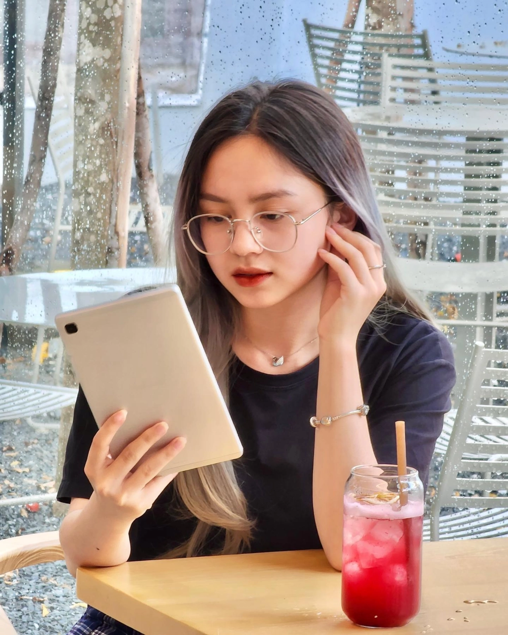Gia thế Đặng Thu Hà giản dị nhưng nổi bật