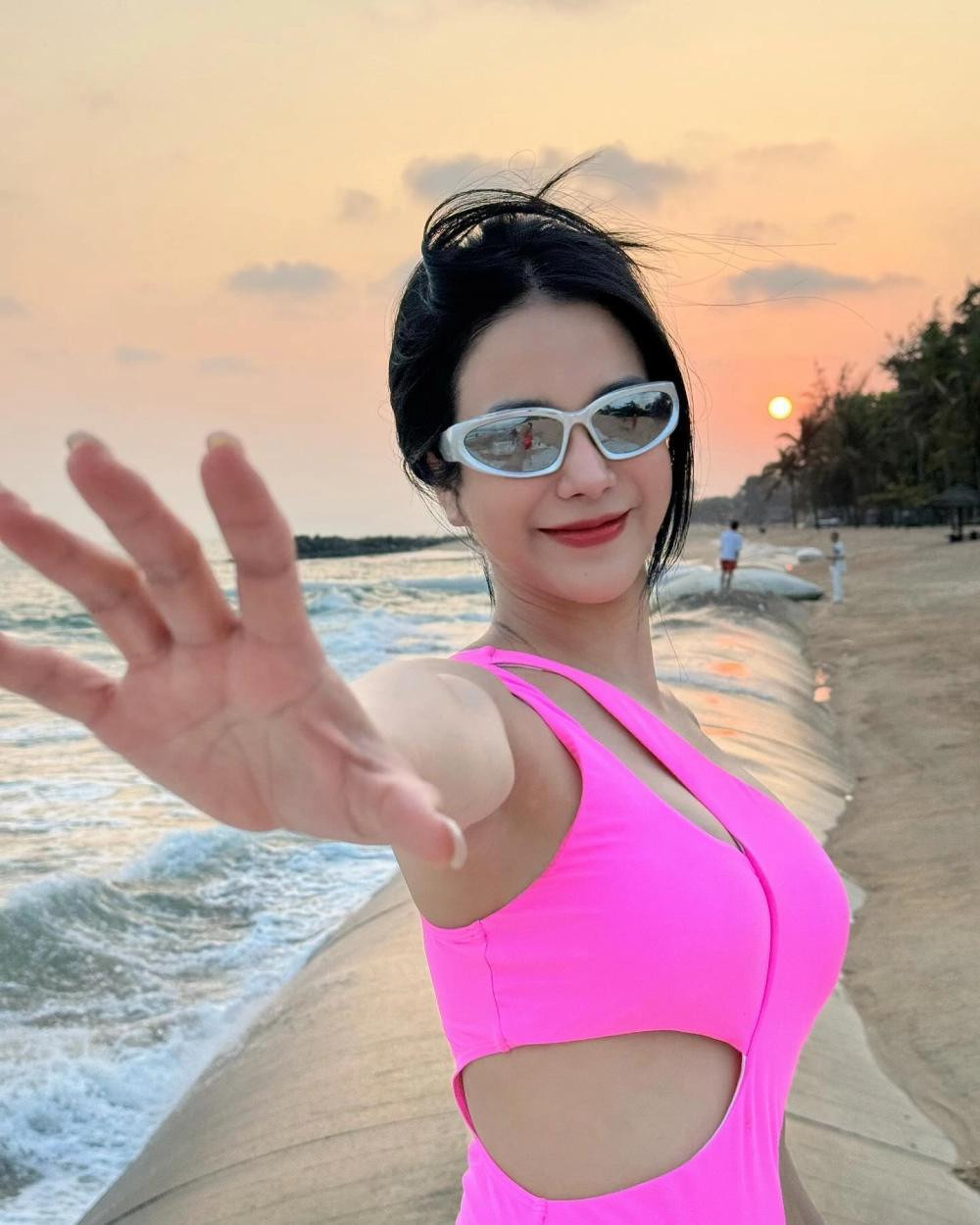 Diệp lâm anh làm nghề gì ngoài ca hát và diễn xuất, cô còn tham gia các hoạt động 