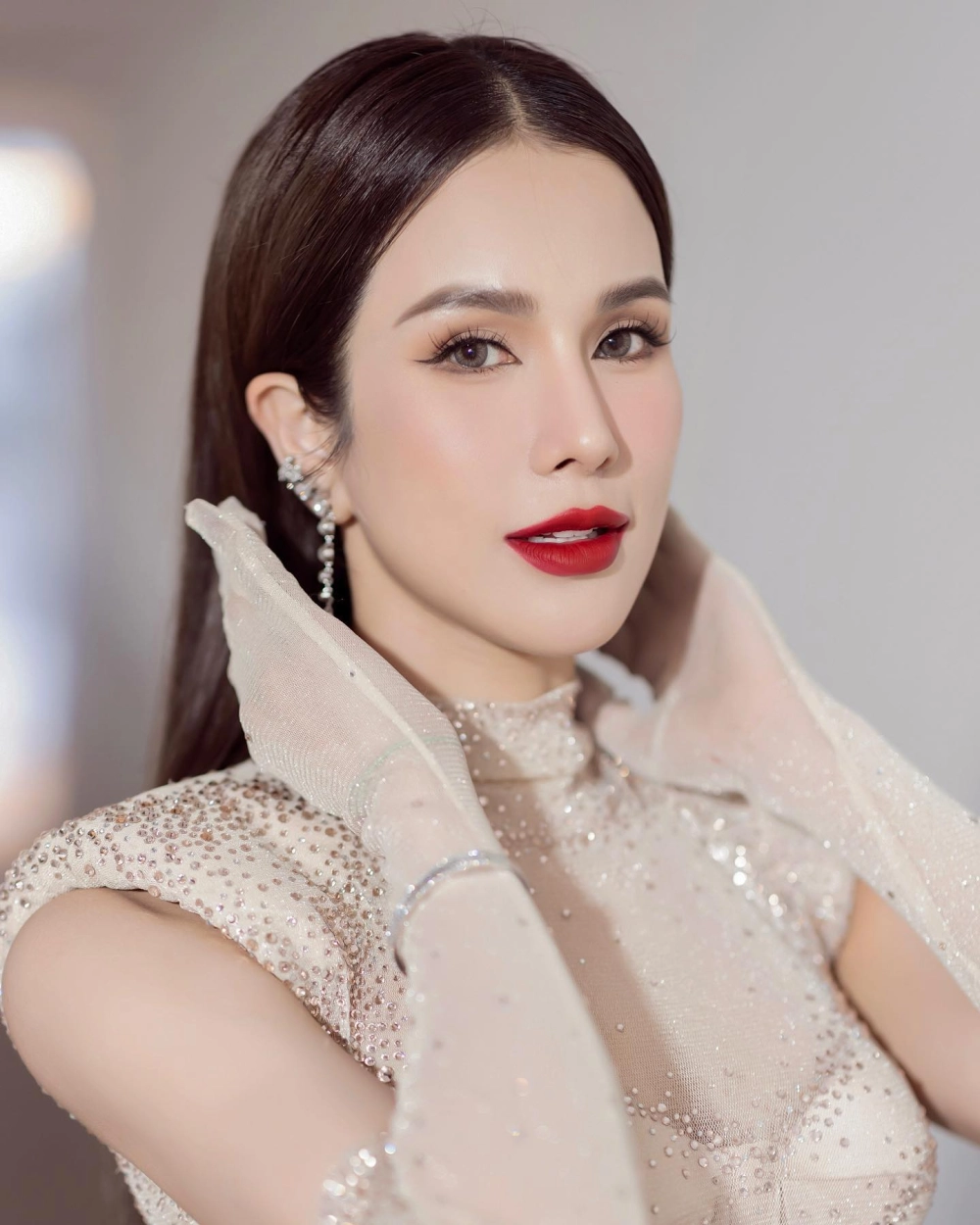 Khám phá diệp lâm anh là ai và sự nghiệp của cô trong ngành giải trí.