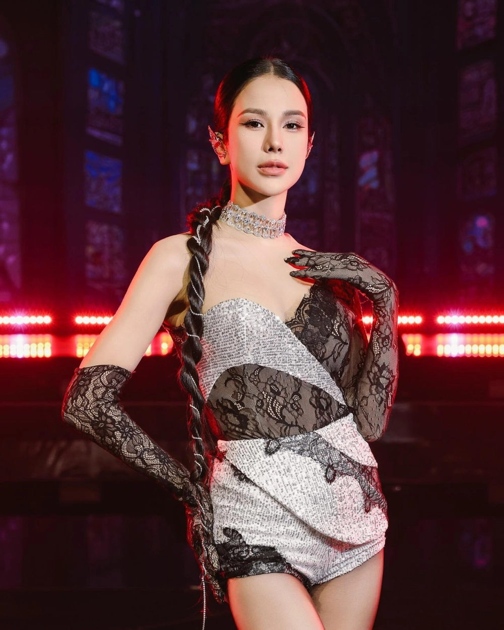 Diệp lâm anh khi chưa phẫu thuật để thấy được sự thay đổi của cô qua các năm tháng.