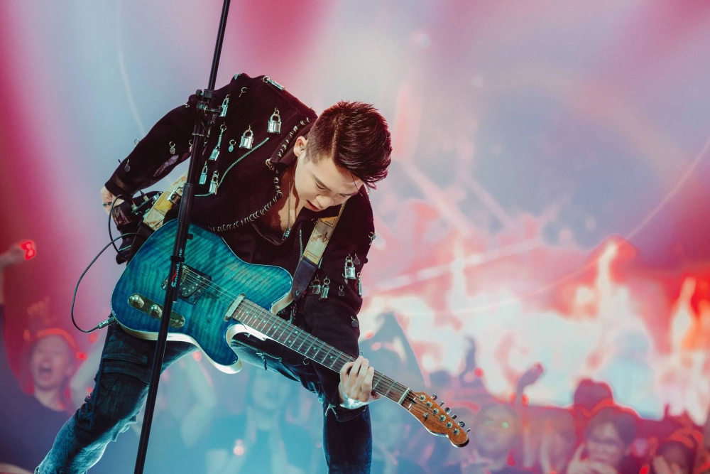 Ca Sĩ Đỗ Hoàng Hiệp chinh phục khán giả bằng giọng rock