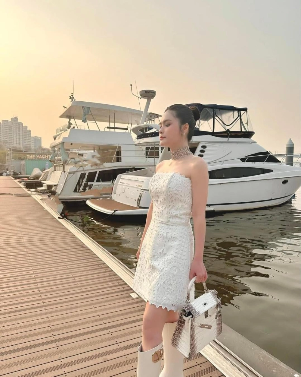 Đoàn Di Băng nổi tiếng với cuộc sống xa hoa và sự nghiệp kinh doanh mỹ phẩm