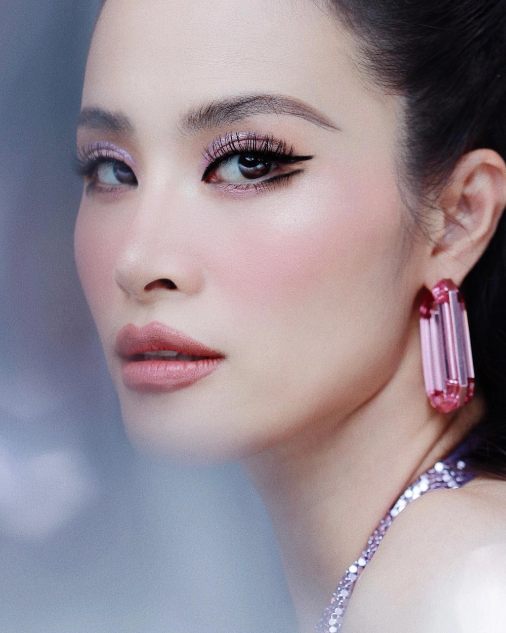Bạn có tò mò Đông Nhi cao bao nhiêu không?