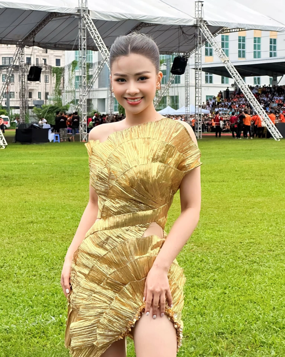Những Trái Tim Việt Nam Dương Hoàng Yến là bài hát tự hào về đất nước và con người Việt Nam