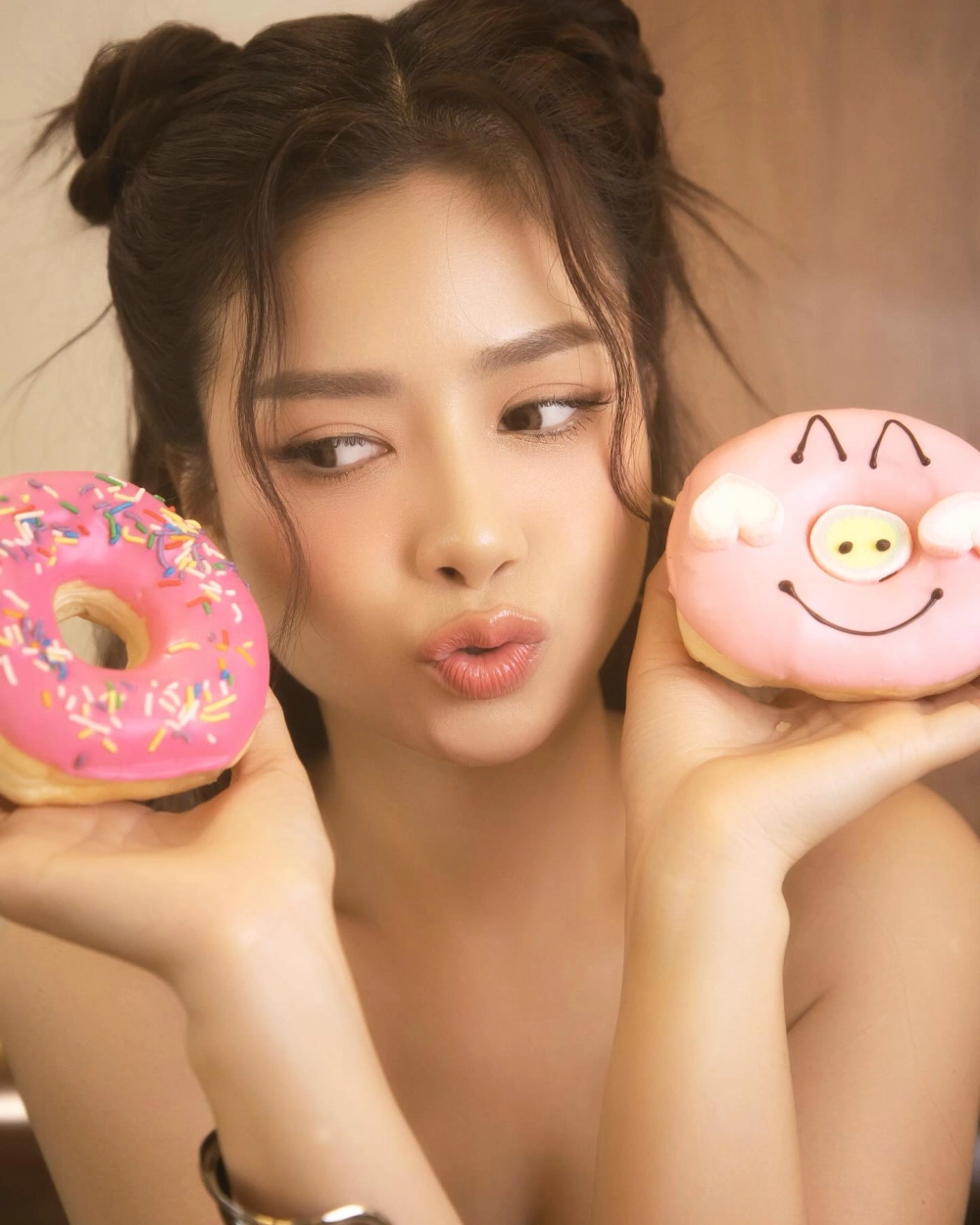 Album Dương Hoàng Yến gồm những ca khúc ấn tượng, thể hiện được sự sáng tạo của cô trong âm nhạc