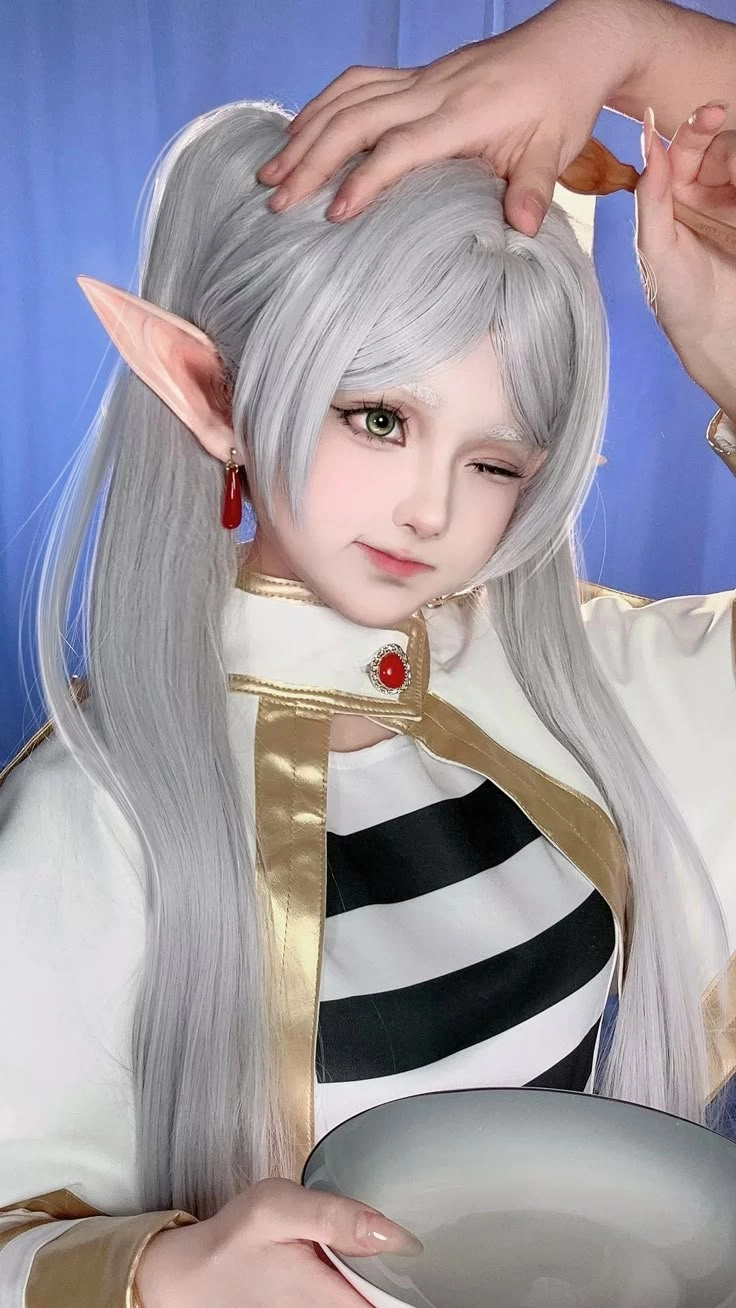 Frieren cosplay gây ấn tượng bởi sự dịu dàng và bí ẩn