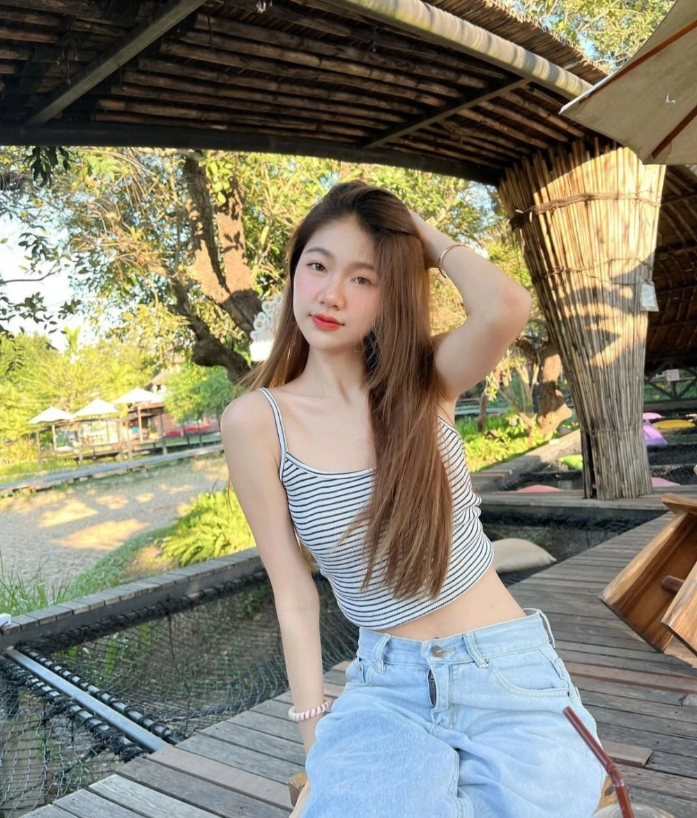 Hình những cô gái dễ thương thể hiện nét đẹp thuần khiết và tự nhiên