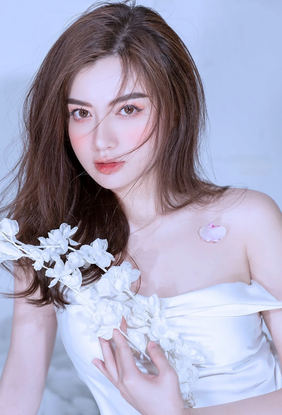 Hình ảnh cô gái xinh dễ thương luôn tạo nên sự ngọt ngào và gần gũi
