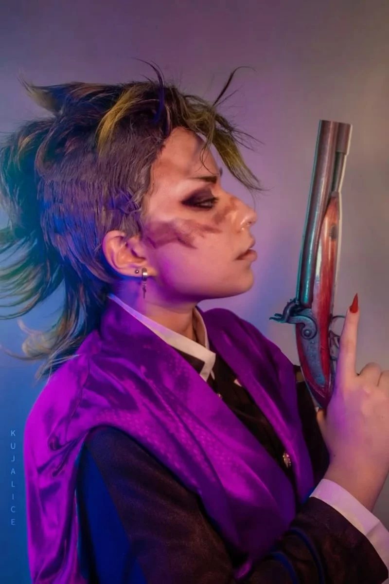 Genya Demon Slayer cosplay nổi bật với vẻ ngoài lạnh lùng cuốn hút